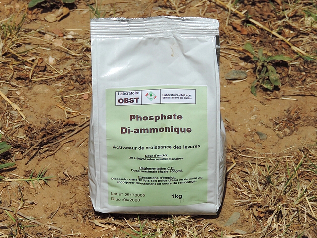 Phosphate diammonique utilis� comme app�t alimentaire pour le pi�geage de masse de Silba adipata McAlpine